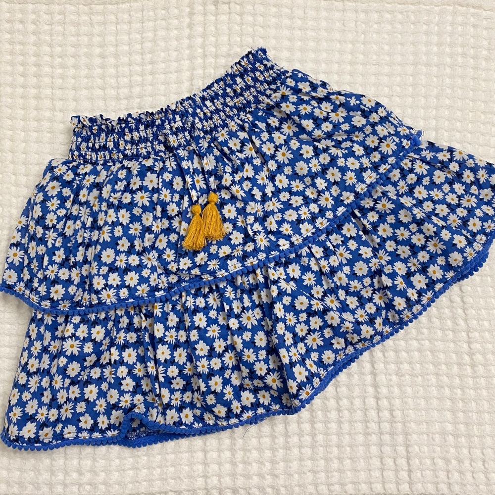 Girls Floral Skirt Size 4/5 and white crew tee 5/6